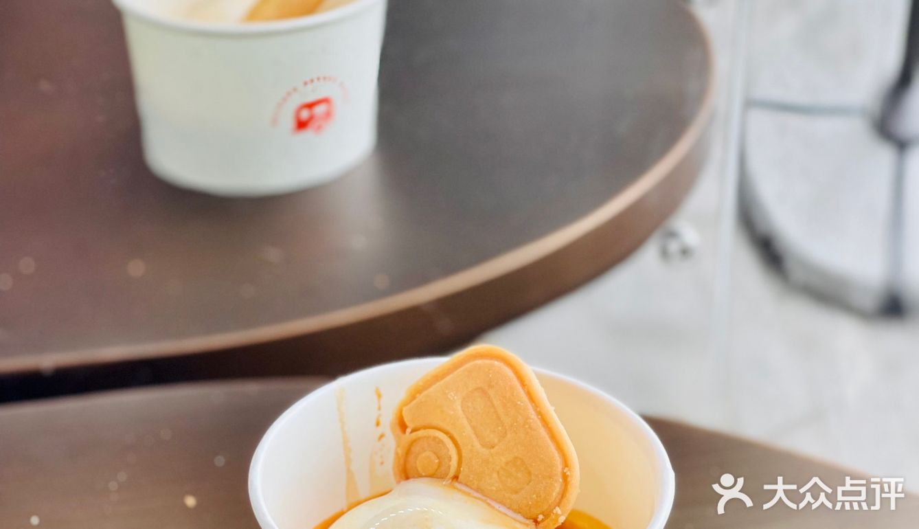 海心桥边的小银车☕️看着小蛮腰吹江风drink咖啡