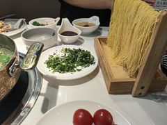 -洪氏嗨捞·广东猪肚鸡·椰子鸡火锅(西咸万象城店)