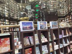 -钟书阁(群光广场店)