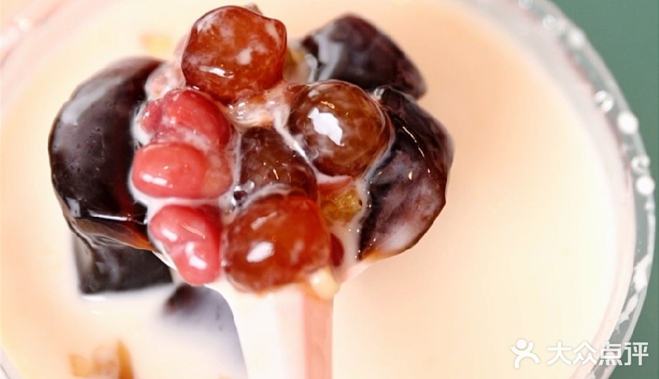 悸动烧仙草，满满一杯6种料‖快来听听仙草的声音 