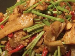 -阿瓦山寨·湘菜现炒·剁椒鱼头王(咸阳总店)