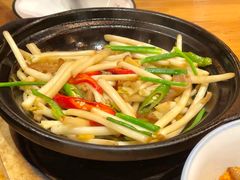 -帅巴人舅母子腊蹄民俗村