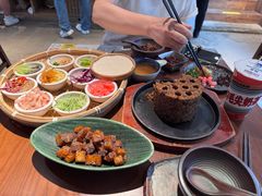 -包整·丝娃娃(一览甲秀楼风景店)