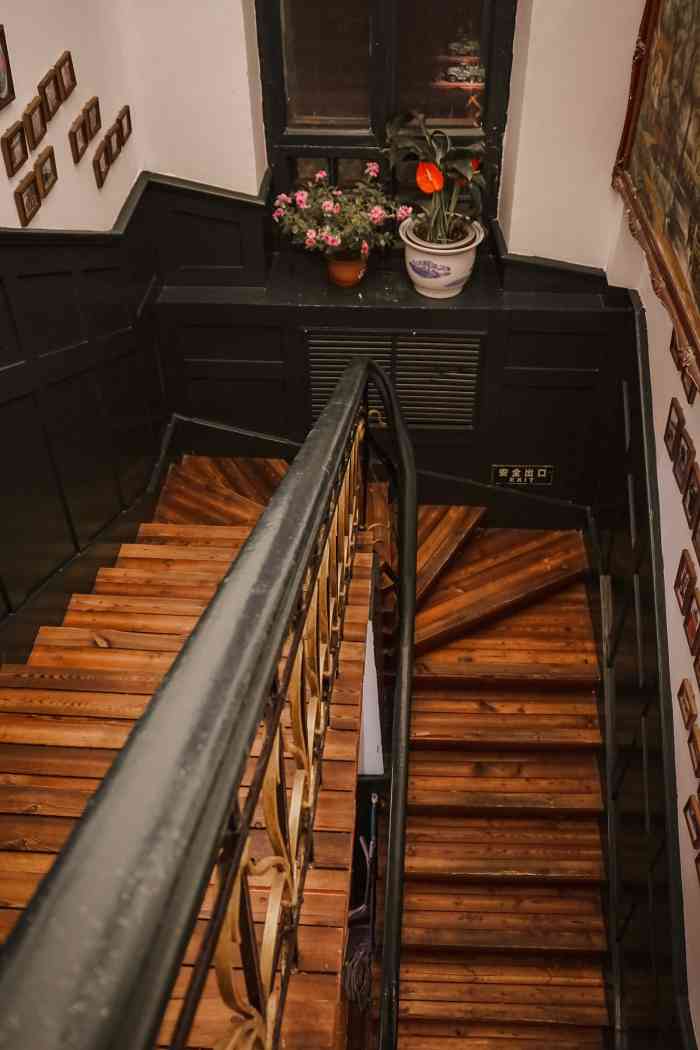 老俄楼西餐厅-"很多年就在他家吃饭,很正宗的俄式餐厅.开.