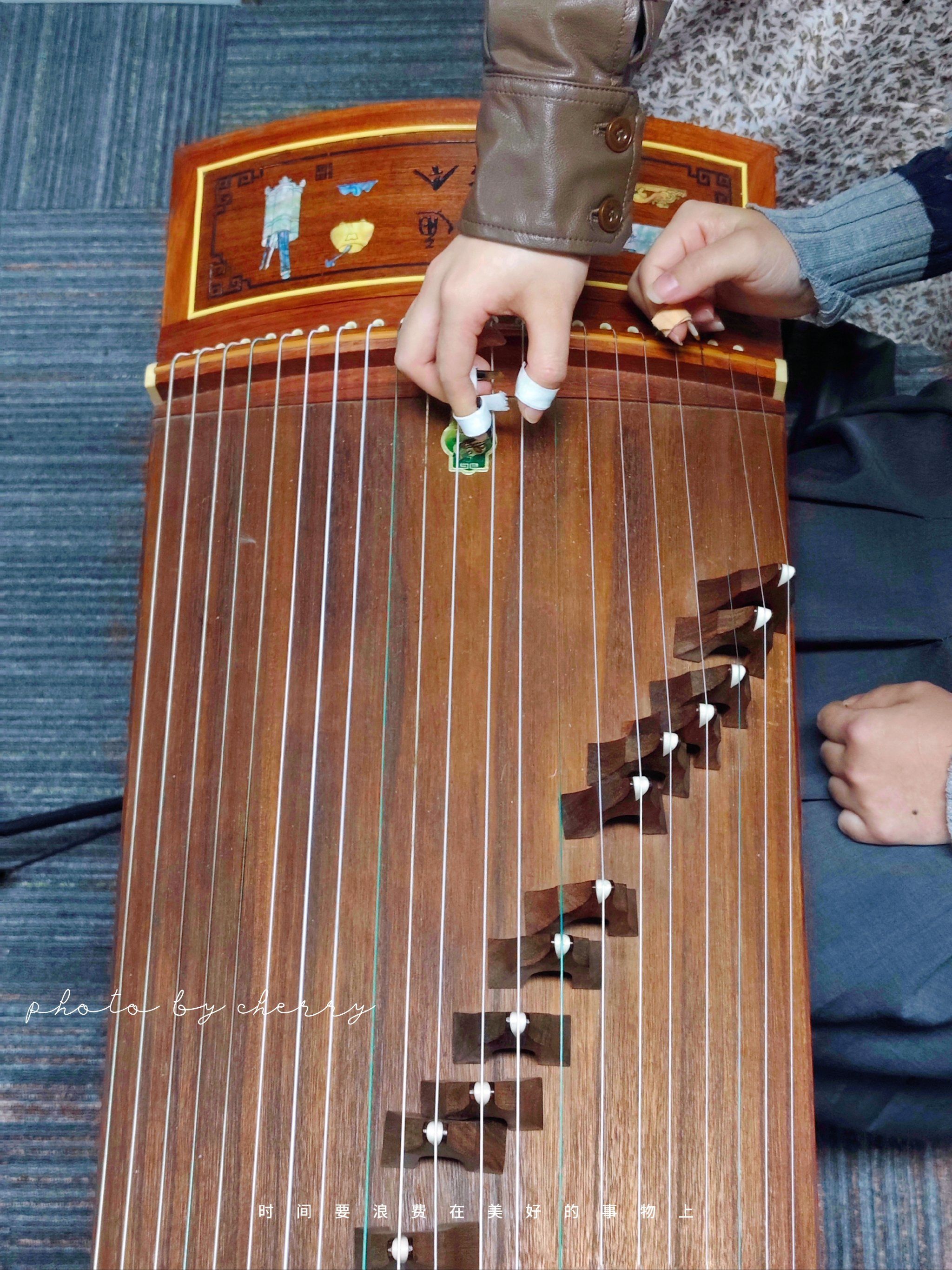 第①次玩古筝🎵老师夸我上手快✌