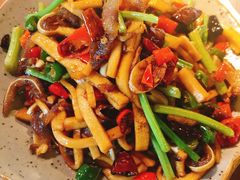酱猪儿炒乳香干-胡桃里音乐酒馆(东区店)