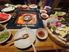 -老牌坊云南鱼豆花火锅(哈西万达店)