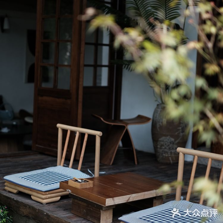 重庆拍照 | 隐藏在居民楼下的日式小庭院🍉