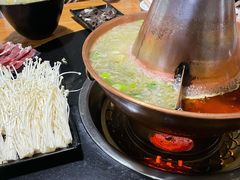 -果松木炭酸菜铜火锅·外婆参鸡汤