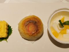 鲜肉月饼-Yan Ting 宴庭中餐厅(上海静安瑞吉酒店)