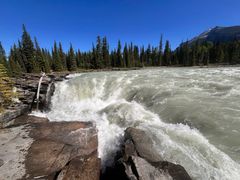 -阿萨巴斯卡瀑布观景点