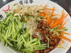 -牛一嘴·兰州牛肉面·大盘鸡(财富中心店)