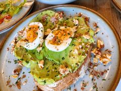 牛油果煮蛋吐司-RAC BAR(安福路店)