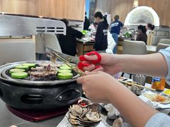 -围炉肉舍•炭烤活鳗•丹东海鲜烤肉(步行街店)