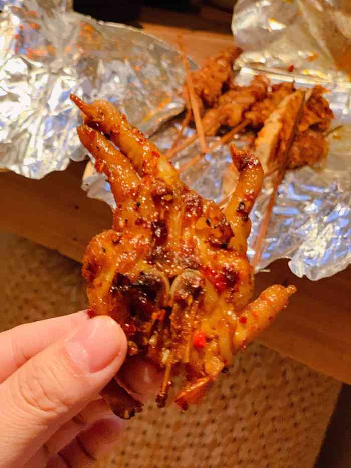 建水香辣鸡脚王(总店)-"大理本地人推荐的一家建水烧烤,去过建水的.