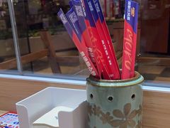 -魔都三兄弟·酸辣粉·小面炸串(虹桥万科店)