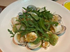 温热海鲜沙拉配牛油果-Mercato莫卡多露台餐厅与酒吧(K11店)