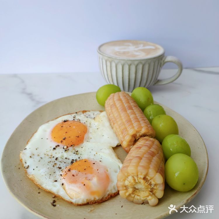 一人食早餐|小花糯玉米🌽*溏心蛋*阳光玫瑰*咖啡