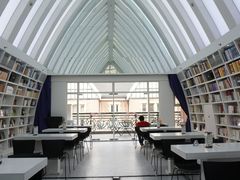 -钟书阁(松江泰晤士小镇店)