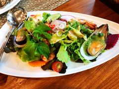 -Chom Cafe and Restaurant