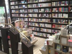-钟书阁(群光广场店)