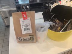 -麦当劳(上海虹桥站30B检票口楼上)