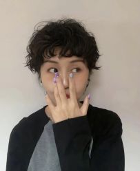 -BULB STUDIO 巴柏明星发型工作室
