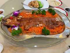 脆皮烤乳猪-鹏天阁酒楼·海鲜(红旗店)