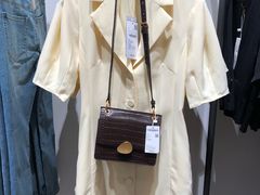 -URBAN REVIVO(高德置地广场·春广场店)