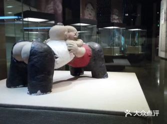 丝绸、青瓷、宋版、纸扇和铁剪等等很精美