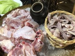 -洪氏嗨捞·广东猪肚鸡·椰子鸡火锅(西咸万象城店)