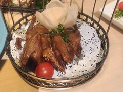 招牌脆皮乳鸽子-避风塘(宝山万达店)