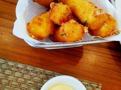 -Chom Cafe and Restaurant
