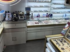 -美式眼镜·授权蔡司.依视路.尼康.豪雅.明月(南翔印象城店)
