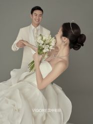 -雪中彩影婚纱摄影·微光艺术中心