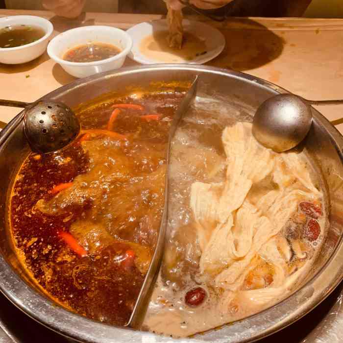 一品鲜火锅-"菜品很新鲜,环境还不错干干净净中规中矩,.