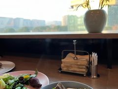 -上海虹桥中心爱琴海亚朵S酒店