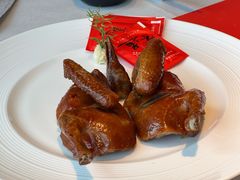 脆皮玻璃乳鸽-馋遇江南·精致湖景雅宴(东方之门店)