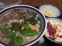 -云阿蛮云南生烫牛肉米线(奉贤路店)