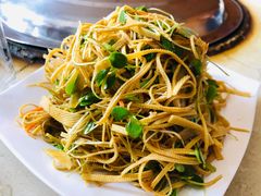 香椿苗豆丝-大鹅岛灶台鱼·铁锅炖(水库路店)