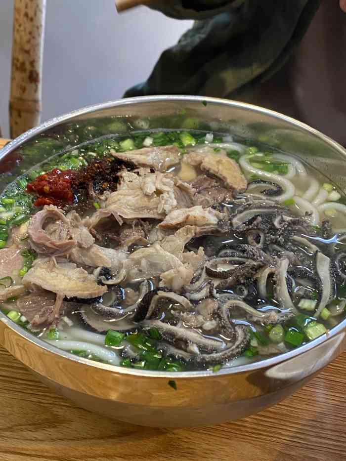 肉多多盐边羊肉米线-"一家无意间碰到的小店～ 第一次到店有点.