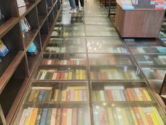 -钟书阁(松江泰晤士小镇店)