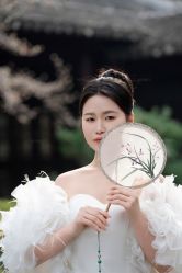 -雪中彩影婚纱摄影·微光艺术中心