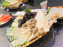 -湊湊火锅·茶憩(杭州湖滨银泰in77店)