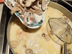 -尚尚仙·酸汤猪手·猪肚鸡火锅(华联万柳购物中心店)