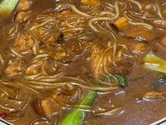 猪肉炖粉条-东北哈尔滨酱骨头馆房掌柜铁锅炖