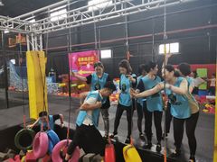 -嘿哟动霸CHUA·新潮玩运动娱乐中心·蹦床滑冰团建乐园