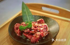 Black Pepper Marinated Beef Cubes with Scallion