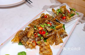 Spicy Oil Fish Skin Rolls