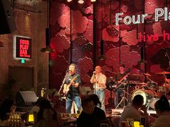 -FOUR PLAY BAR